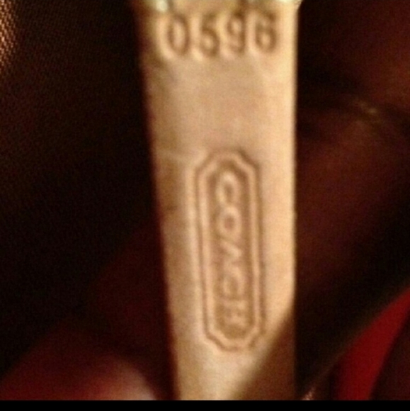 Coach watch has Mother of Pearl face with real dia - Picture 4 of 4